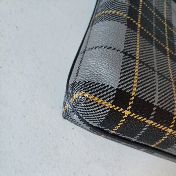 Coach Crossbody "LIKE NEW" - Picture 12 of 16